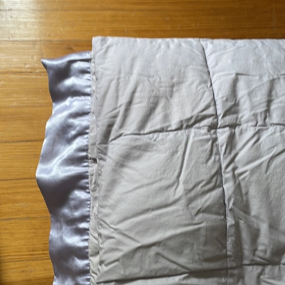 Pale purple quilted down comforter blanket - Picture 3 of 6